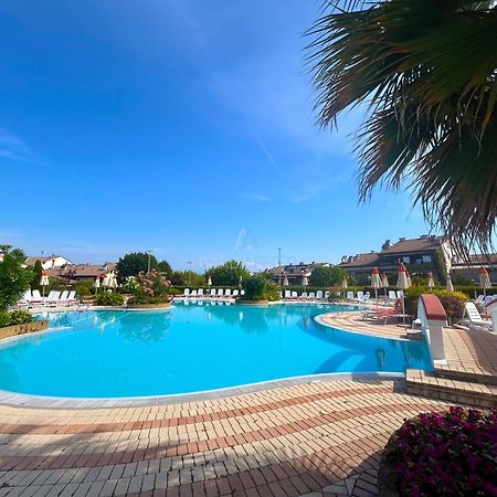 Perla Apartment - 3 Piscine E Un Bar - Desenzano Desenzano del Garda Zewnętrze zdjęcie