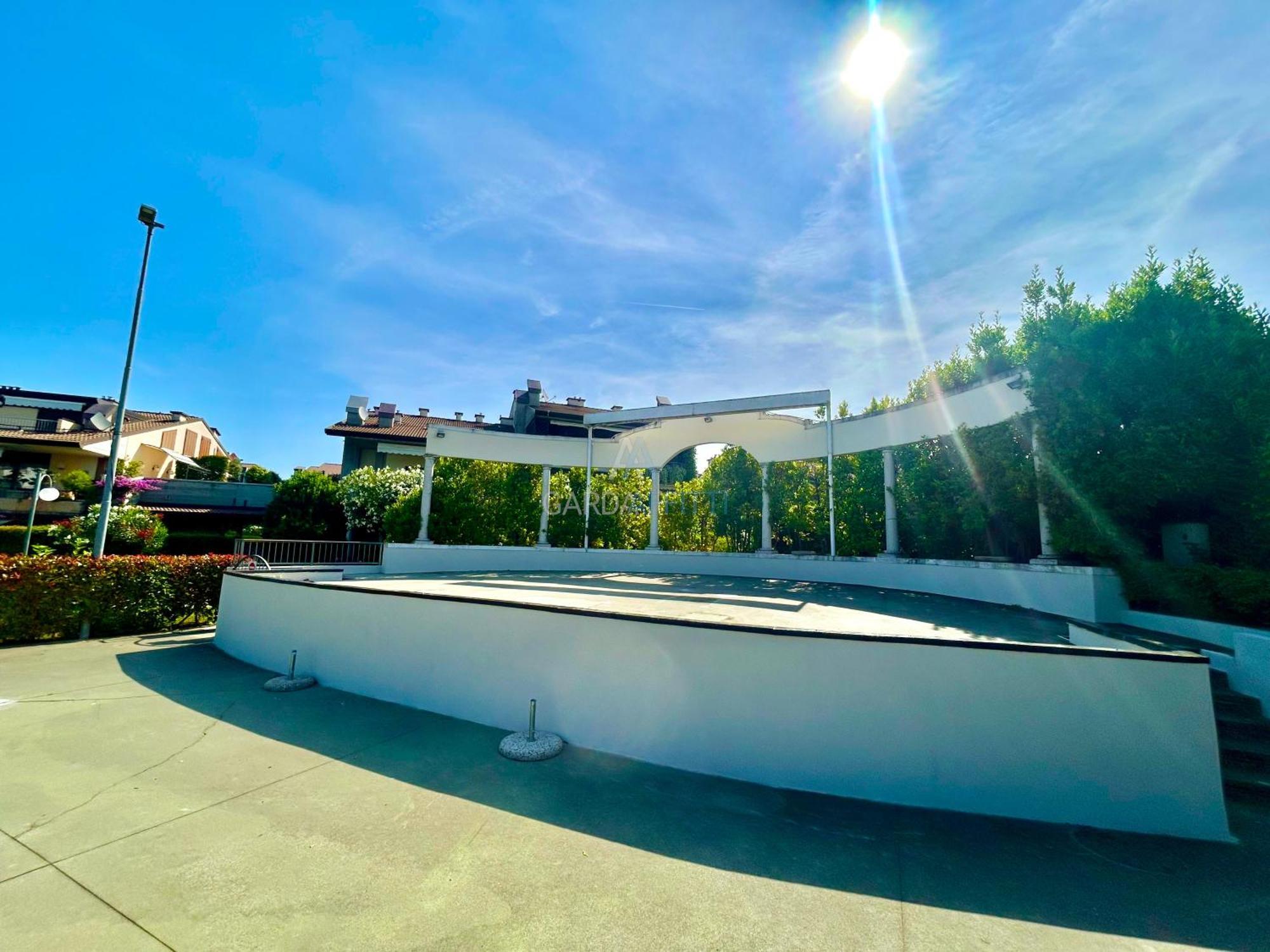Perla Apartment - 3 Piscine E Un Bar - Desenzano Desenzano del Garda Zewnętrze zdjęcie