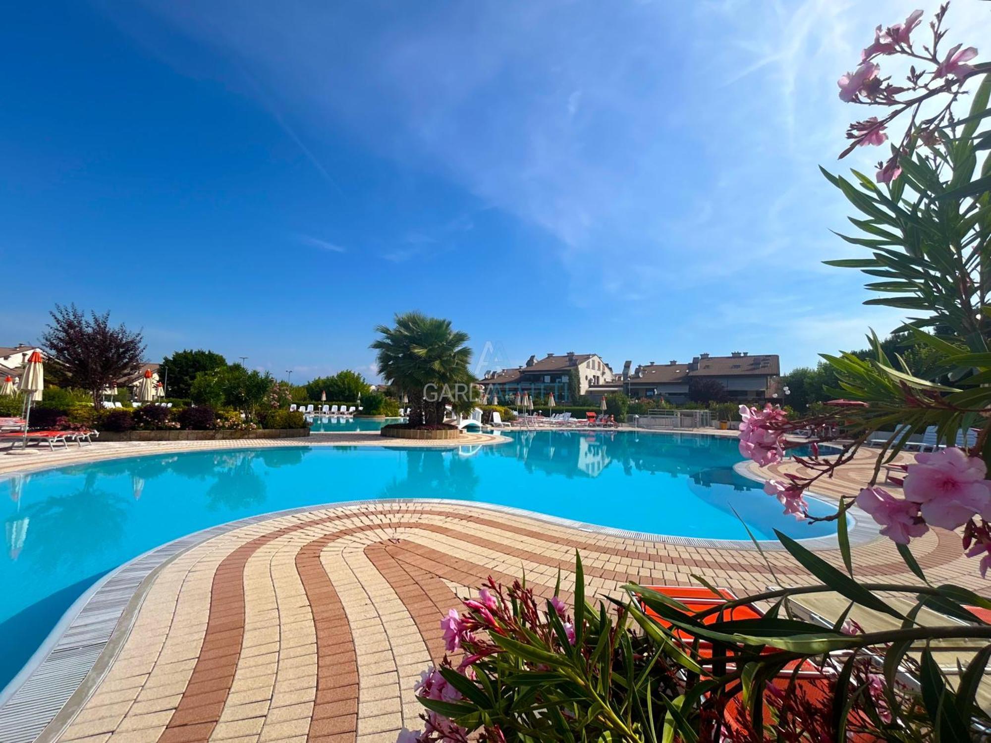 Perla Apartment - 3 Piscine E Un Bar - Desenzano Desenzano del Garda Zewnętrze zdjęcie